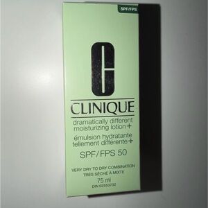 Clinique Dramatically Different Lotion+ SPF 50 - Light Green